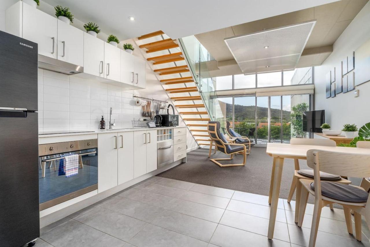 Bright Loft-style With Gorgeous View Canberra
